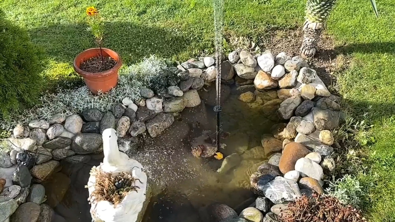How to DIY My Yard With a Small Pond or Water Feature to Light my Spare Time