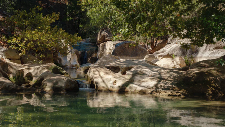 Conception d'un bassin à plusieurs niveaux pour cascades